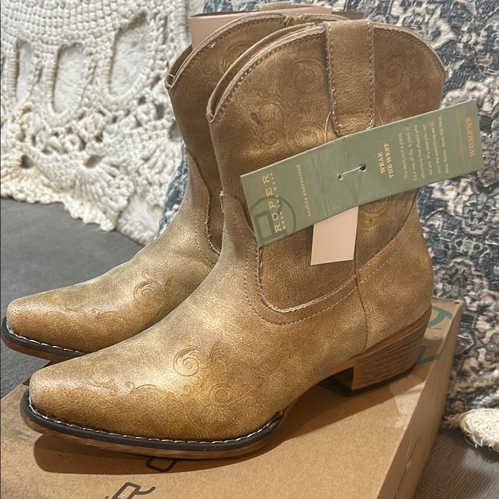Roper Women's Gold Ankle Booties